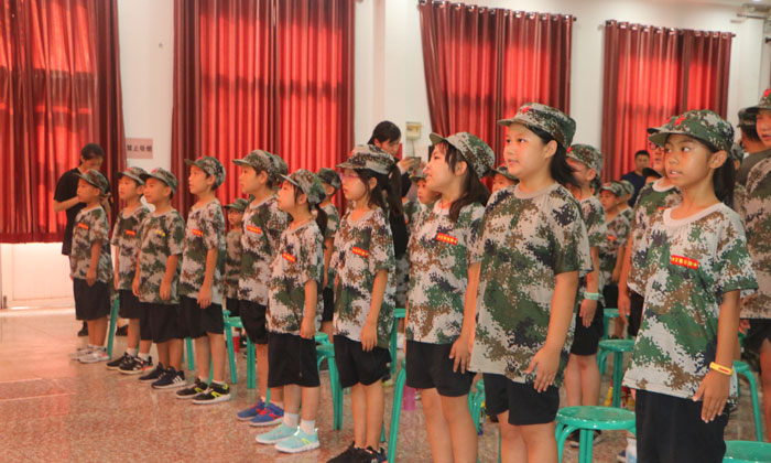 合肥軍事化管理夏令營(yíng)讓孩子在暑期有所改變