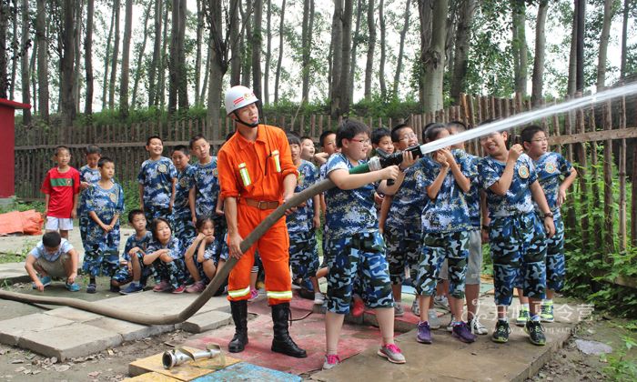 參加合肥夏令營(yíng)鍛煉孩子生活自理能力