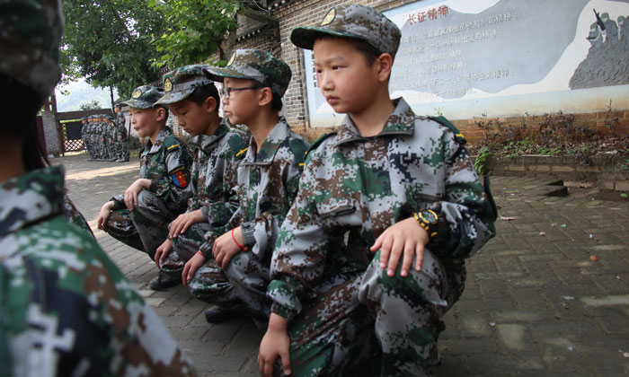 河南軍事夏令營(yíng)讓孩子學(xué)習(xí)良好的軍人品質(zhì)！.jpg