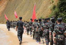 河南軍事夏令營活動(dòng)讓孩子勇于吃苦耐勞！