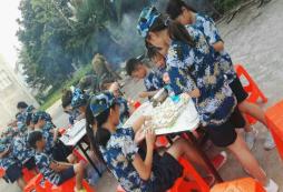 河南軍事夏令營以獨有的優(yōu)勢贏得眾多家長的信賴！