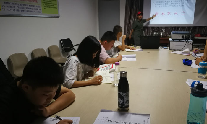 聽老師講解金木水火土
