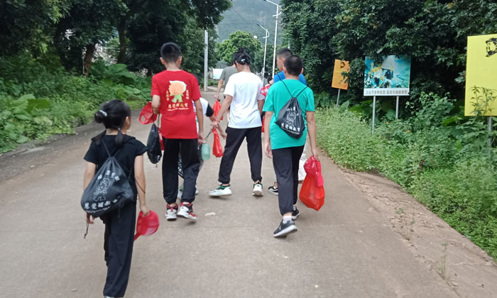 去買東西了