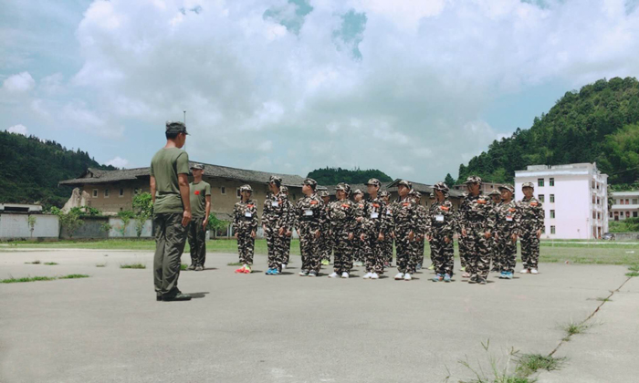 軍事拓展訓練