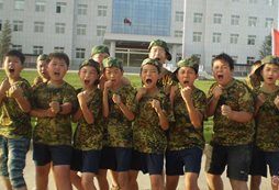 河南軍事讓孩子明白穿上軍裝的意義