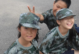 參加河南軍事夏令營培養(yǎng)孩子心理品質(zhì)