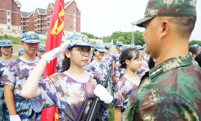 列隊表演