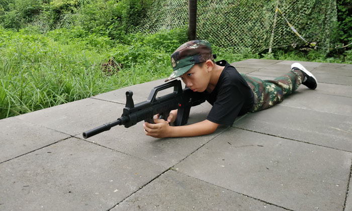 在地面上如何狙擊敵人？