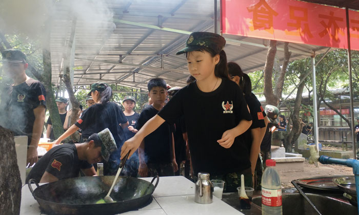 孩子們第一次做菜