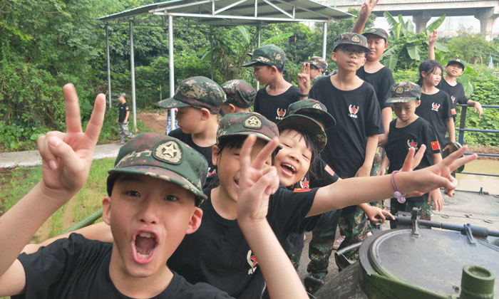 孩子們一個(gè)個(gè)開心的笑容