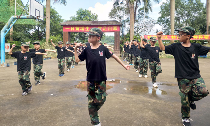 孩子們的軍隊生活