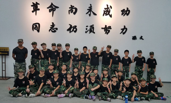 營員們一起比耶的合影