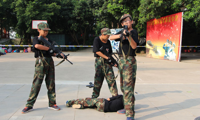 歹徒被制服了