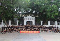 軍校中全體孩子的合影