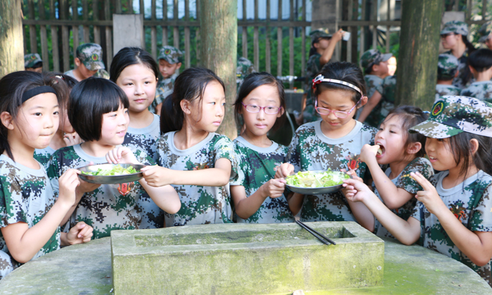參加黃埔軍旅拓展項目成為陽光好少年！