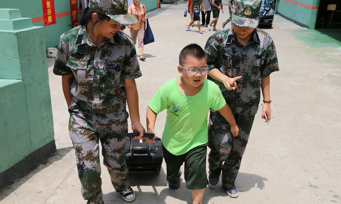 黃埔軍訓(xùn)夏令營師資怎么樣？