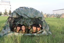 只有女孩子可以參加的華北軍事夏令營(yíng)