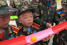 參加淮北小學(xué)生軍事夏令營(yíng)感受軍人意志!
