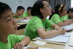 參加淮北夏令營(yíng)幫助孩子培養(yǎng)德行好少年