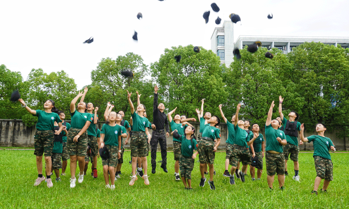 華南軍事夏令營快速培養(yǎng)孩子綜合素質(zhì)！.gif