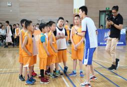 參加華南籃球夏令營(yíng)給青少年一個(gè)精彩的暑假生活