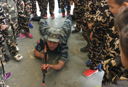 參加黃岡青少年夏令營讓孩子體驗軍旅生活