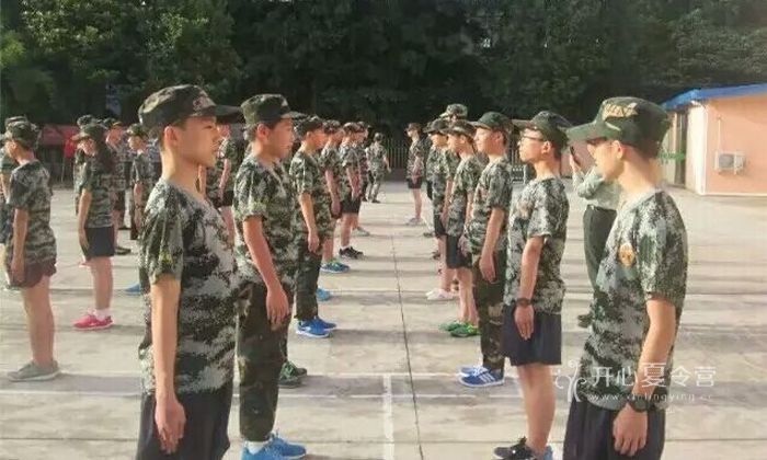 湖北軍事夏令營(yíng)