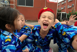 湖北軍事夏令營圓孩子一個英雄夢