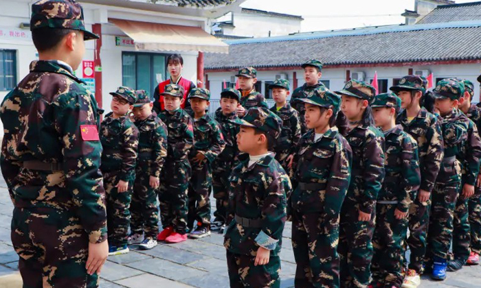 湖北軍事夏令營(yíng)