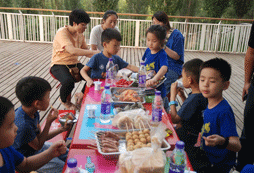 親子戶外燒烤
