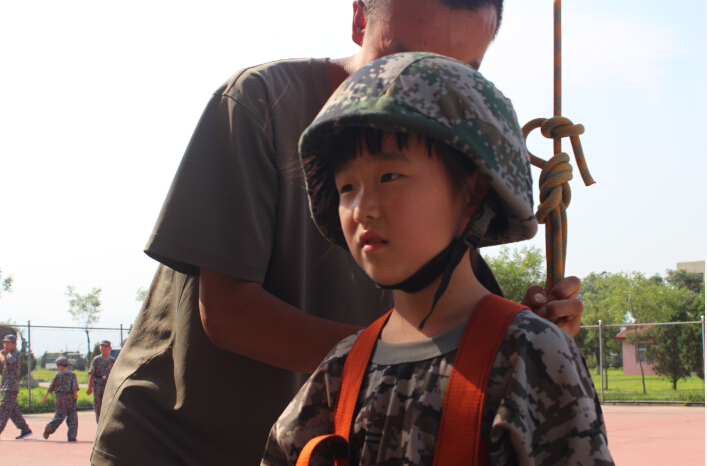 參加湖南軍事夏令營(yíng)讓青少年在歷練中成熟