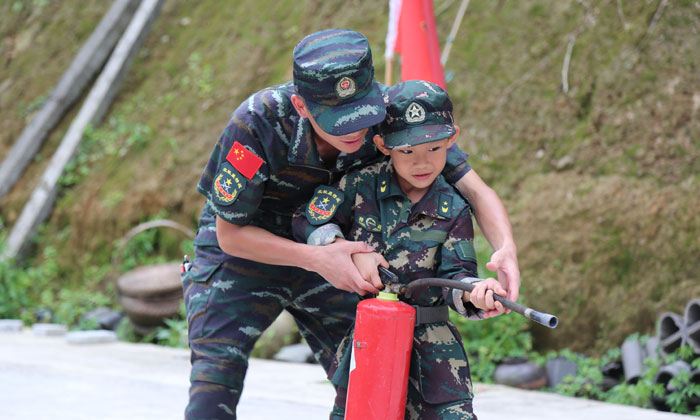 參加湖南株洲夏令營增強(qiáng)孩子自控能力