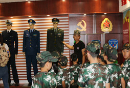 參觀軍事博