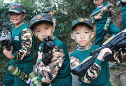 紅星閃閃軍事夏令營(yíng)鑄造孩子軍人品質(zhì)的最佳基地