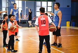 宏優(yōu)體育籃球營帶孩子掌握運動技能