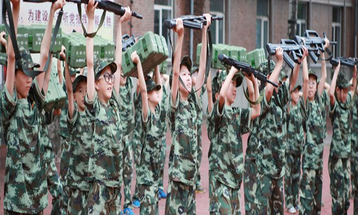 正在軍事化訓(xùn)練