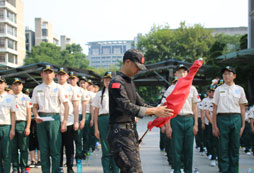 杭州軍事夏令營強(qiáng)化孩子溝通能力！