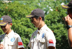 參加杭州兒童軍訓(xùn)夏令營激發(fā)孩子成長潛能！