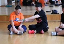 和減肥夏令營(yíng)一起探討青少年應(yīng)該減肥嗎？