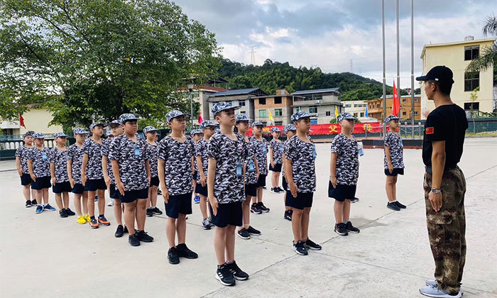 江蘇軍事夏令營費(fèi)用