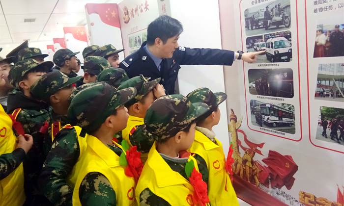 江西男孩軍訓(xùn)活動(dòng)