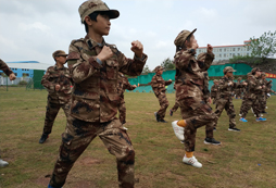 參加江西中學(xué)生夏令營體驗(yàn)學(xué)習(xí)中快樂成長(zhǎng)
