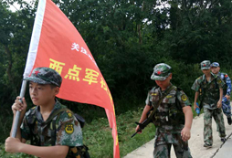 參加國慶軍事營促進(jìn)孩子的成長進(jìn)步