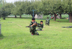 假日軍事夏令營的活動亮點(diǎn)是什么？