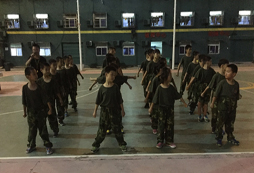 參加北京國(guó)慶活動(dòng)帶領(lǐng)青少年開展軍事模擬訓(xùn)練