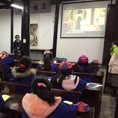 參加假日活動需要注意什么