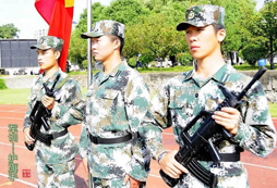9天8夜讓孩子體驗(yàn)軍事化的管理生活