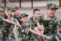 假日參加軍事夏令營(yíng)費(fèi)用是多少