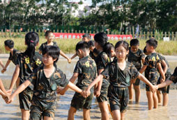 嘉興軍事夏令營(yíng)如何保障孩子安全