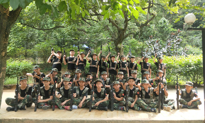 吉林軍事夏令營培養(yǎng)孩子的堅強毅力.jpg